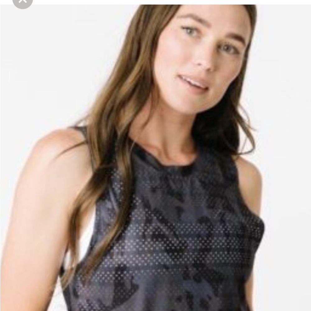 Zyia camo chill tank small